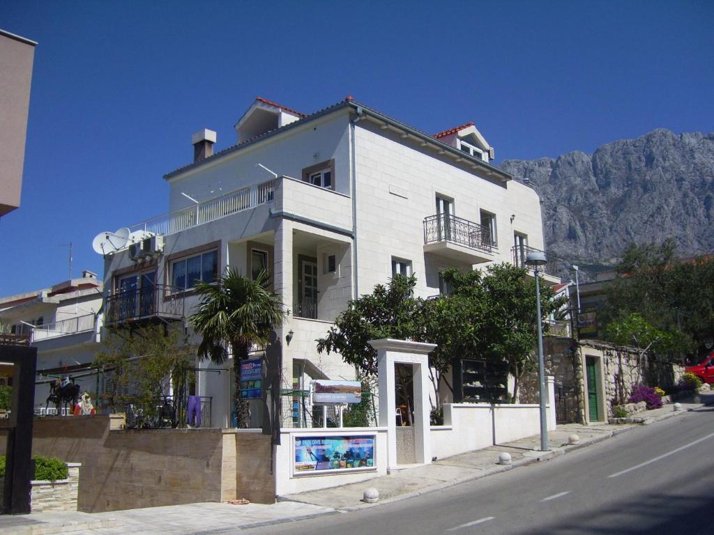 Apartments Villa More Макарска Экстерьер фото